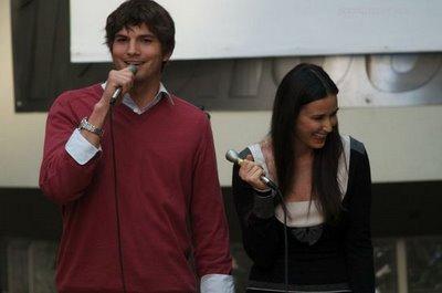 Demi Moore appelle au vote avec son mari Ashton Kutcher !