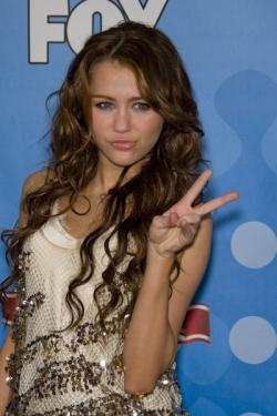 Miley Cyrus pourrait incarner Carrie Bradshaw dans ses jeunes années