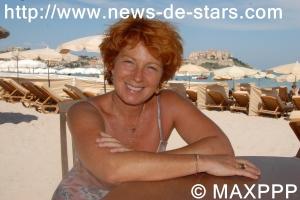 Véronique Genest lors de ses vacances en Corse