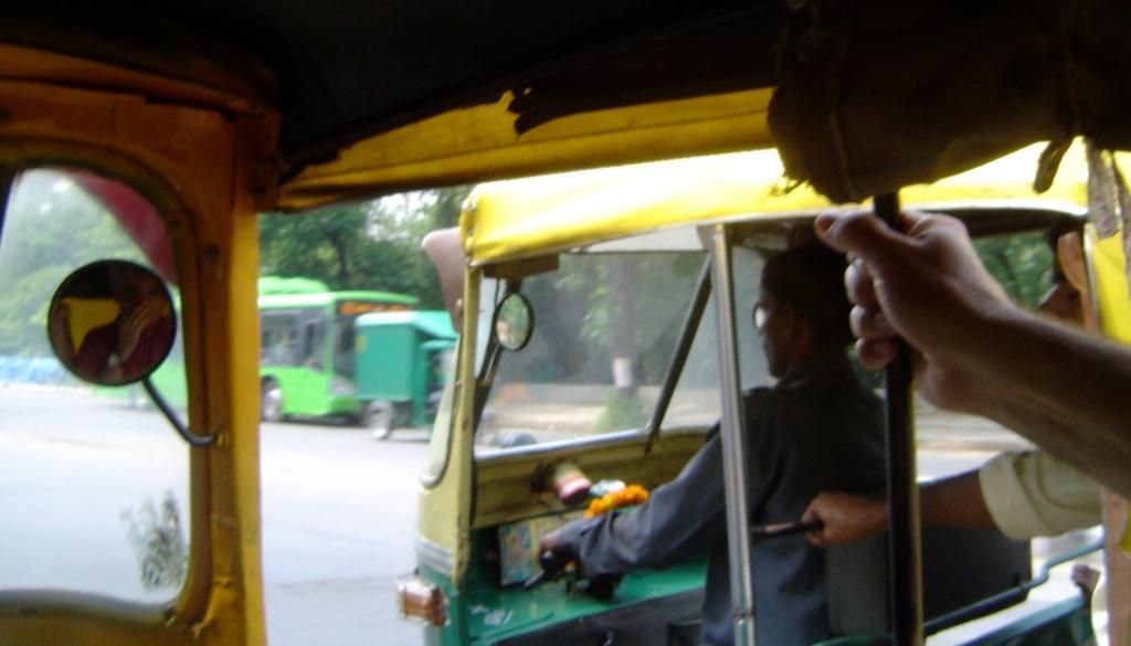 rickshaws-delhi.1223618831.JPG