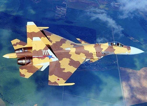 Su-37 (T-10M-11) et la poussée vectorielle ...