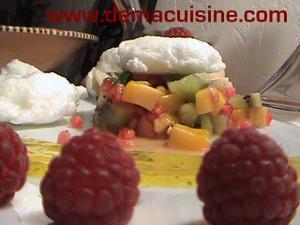 Salade de fruits, coulis de mangue et son nuage meringue …. light