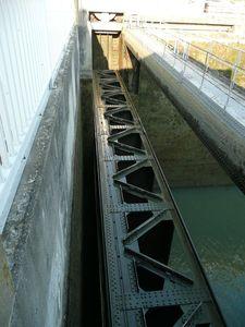 Navigation rhénane, Ecluses d'Ottmarsheim