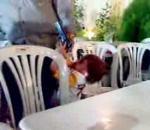 vidéo enfant tire arme à feu syrie papa