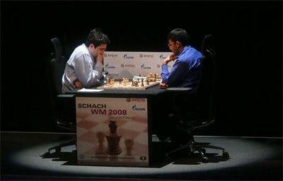 Un premier round d'observation! La première partie du championnat du monde d'échecs - photo Chessbase