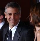 George Clooney ne maîtrise pas l'art du clin d'oeil...