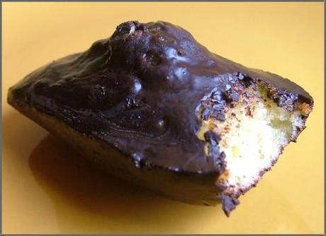 Madeleines de Lenôtre en habit de chocolat noir
