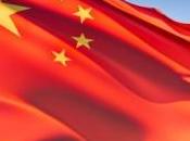 L'homme écrit avec l'eau projetée yeux