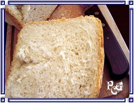 Un bon p'tit pain tout simplement Un bon p'tit pain tout simplement