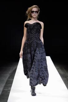 Paris: le pap féminin printemps-été 09 Défilé Yamamoto pap été 2009 à Paris (DR)