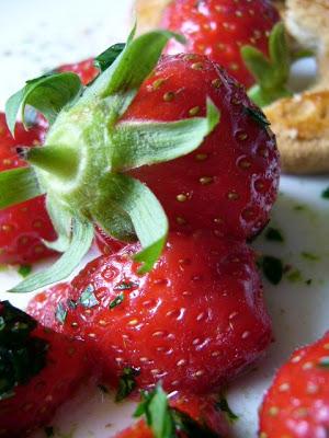 L'idée du week-end : fraises au jus de persi(l), si Franci(s) c'est pour toi ! ;-)
