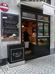 Boulangerie Paul et armoire électrique