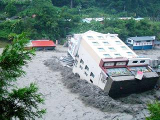 Typhon Sinlaku passé, blessures sont restées