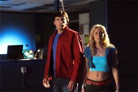 M6 diffuse la fin de la saison 7 de Smallville à minuit....