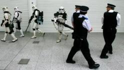 Les forces de l'ordre version insolite tiens, des collègues d'une autre planète