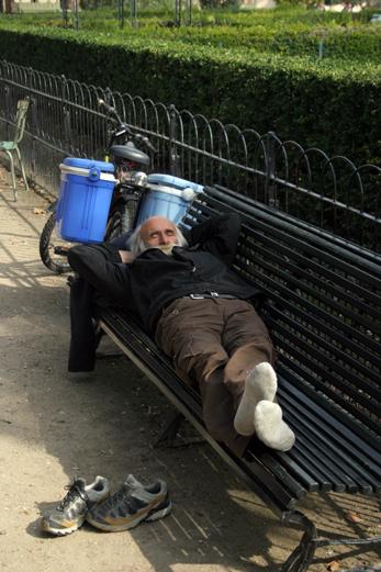 13_septembre_2008_homme_qui_dort_6485