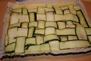 Tarte aux courgettes, figues, féta et cannelle