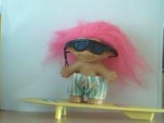troll fille surf.JPG