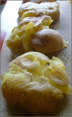 Pommes de terre frappées, au thym & à l'huile d'olive