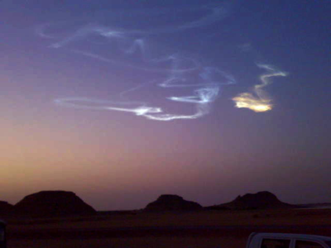 Trainée de lastéroïde 2008 TC3 photographiée à laube dans le ciel du nord du Soudan
