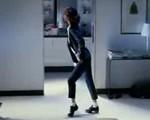 Valérie Lemercier danse comme Mickael Jackson