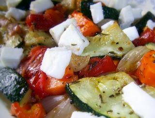 Salade de légumes rôtis et chèvre frais
