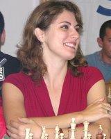 Adina Hamdouchi, championne d'échecs et ingénieur chimiste à la fois