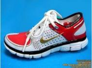 Connaissez-vous les chaussures Nike Transformers ? chaussure transformers rouge seule