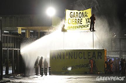 Espagne : Greenpeace bloque l’entrée d’une centrale nucléaire