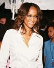 Tyra Banks devrait porter plus souvent des lunettes, elle est ravissante