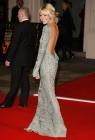 Sienna Miller est divine dans une robe dos-nu de sirène 
