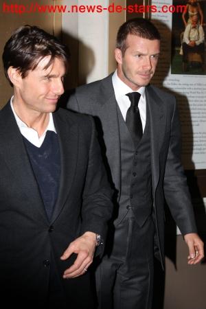 Tom Cruise et David Beckham : ça a l'air de les remplir de joie de se voir, ou Tom Cruise en a marre de voir la pièce et peut-être David n'a pas aimé...
