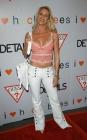 Nicollette Sheridan dans une tenue que Edie Britt n'hésiterait pas à porter