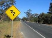femme trouve serpents dans chambre coucher