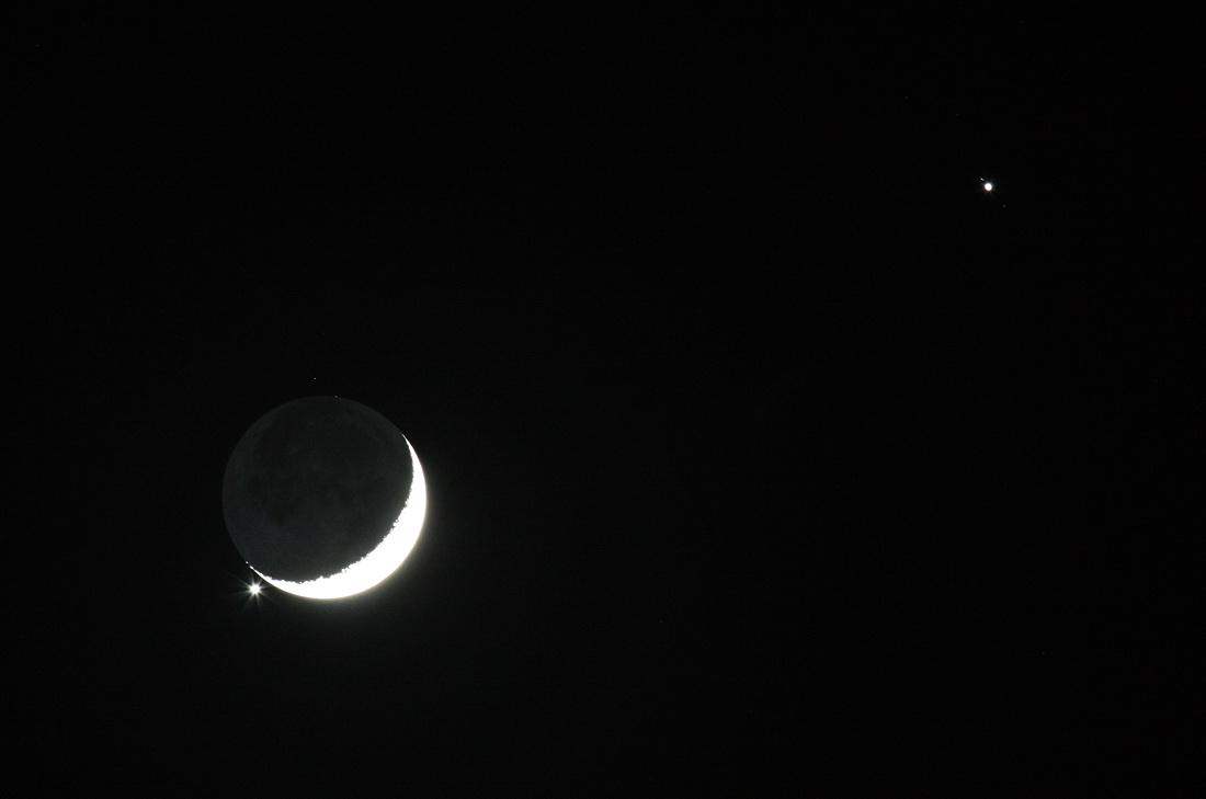 La Lune, Vénus et Jupiter, photo de Elias Chasiotis