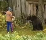 vidéo ours attaque femme