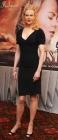 Avec une robe noire toute simple et des sandales estivales, Nicole Kidman profite du beau temps à Rome
