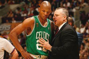 Les récents succès entant que coach défensif de Tom Thibodeau ou Carlesimo devraient mettre la puce à l'oreille des Lakers....