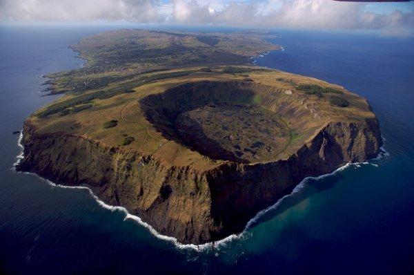 606/vue aérienne de l'IDP avec le Rano Kau en avant plan