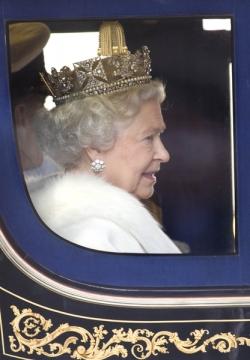 S.M.R Elizabeth II allant à l'ouverture du Parlement