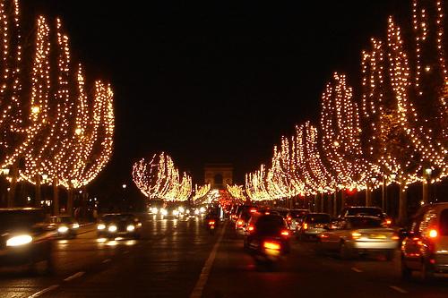 Noël illuminations enseignes lumineuses polluantes