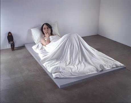 Ron-mueck-in-bed