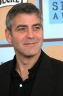 George Clooney est déjà nettement plus beau qu'à ses débuts, même s'il est un peu bouffi...