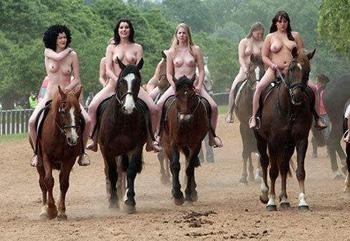 nue Lady Godiva : la belle excuse tiens ! photo cheval