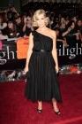 Jennie Garth magnifique sur la tapis rouge