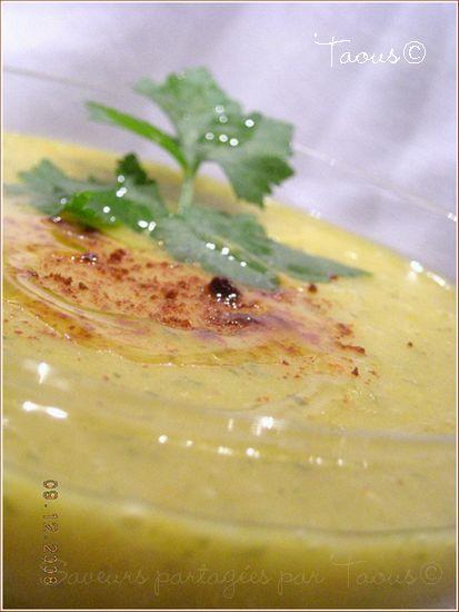 Soupe de pois cassés au curry thaï