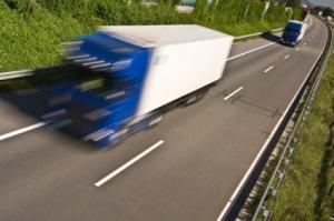 Dix entreprises de transport routier françaises s'engagent à réduire leurs émissions de CO2 transporteur