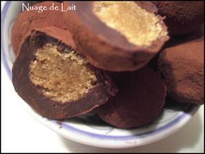 Truffes Chocolat Noir Coeur Pâte d'Amande au Café