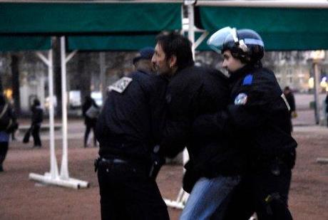 Jean-Philippe Ksiazek appréhendé par les policiers, mardi à Lyon (DR)
