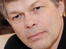 Ecrivain critique littéraire: rôles incompatibles